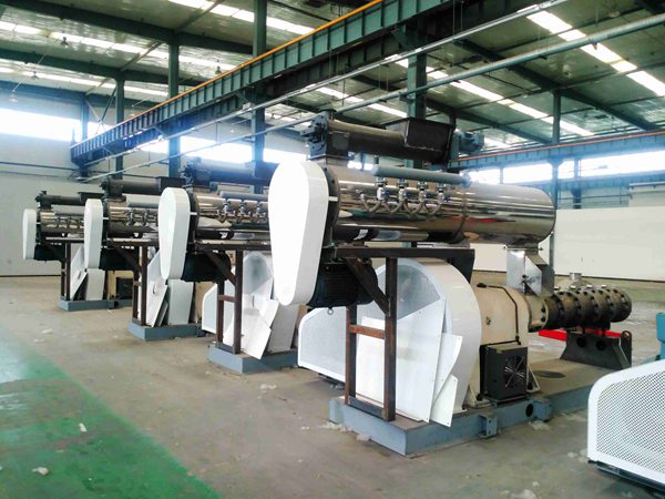 膨化機(jī)現(xiàn)場(chǎng)